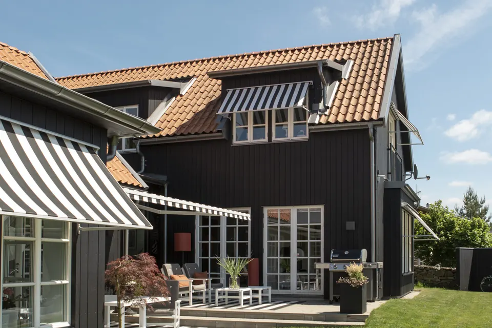 Fasademarkise på moderne bolig